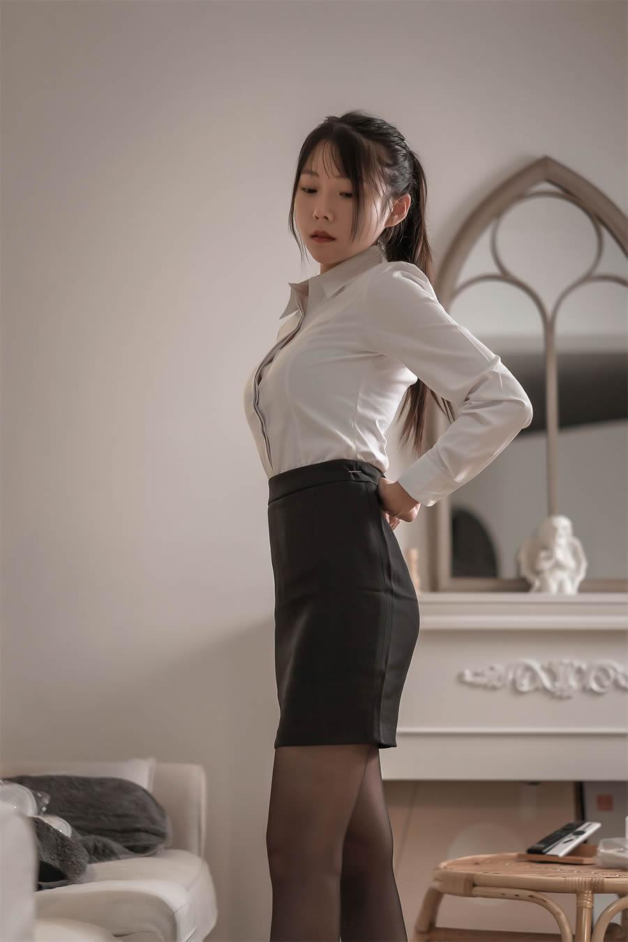 香草喵露露weibo为什么封了？露露小喵衬衫套装写真