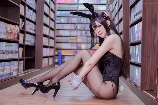 Arty亚缇樱岛麻衣COS：再现纯真与性感的兔女郎魅力