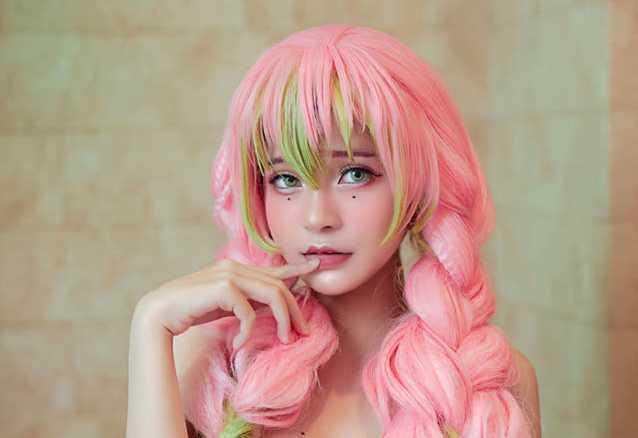 Azami鬼灭之刃COS：展现甘露寺蜜璃的甜美与力量之美