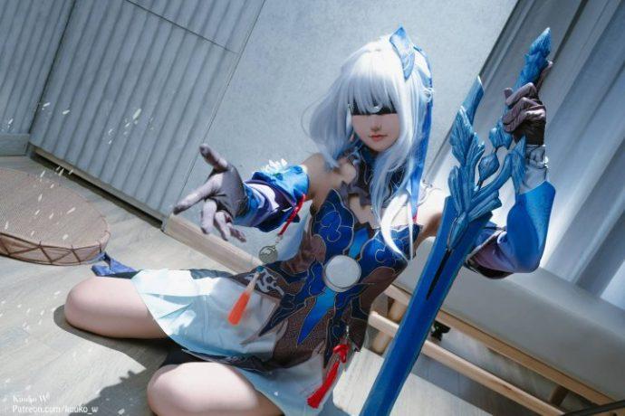 Kuuko W镜流COS：完美再现仙舟传奇的冷艳与魅惑