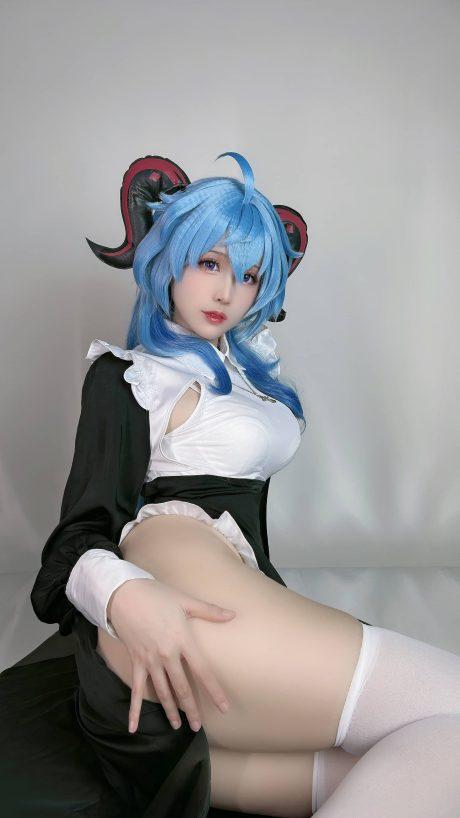 Miko酱ww原神COS：完美展现修女版甘雨的性感与温柔