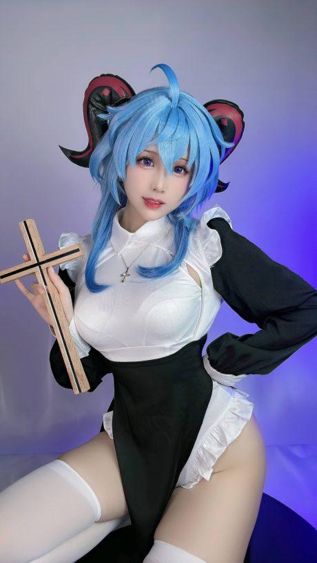 Miko酱ww原神COS：完美展现修女版甘雨的性感与温柔
