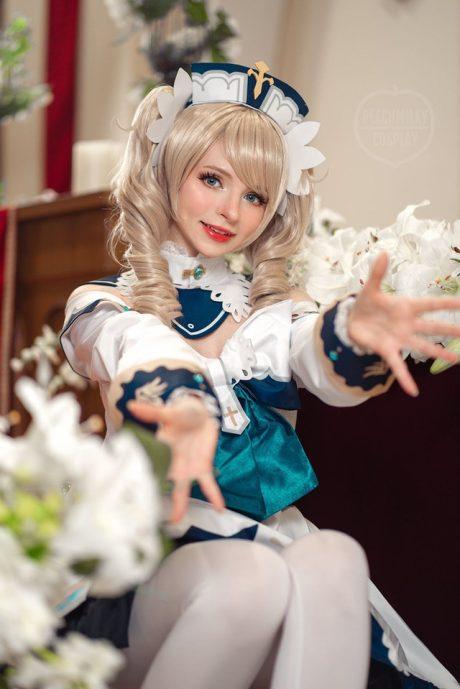 PeachMilky原神COS：完美演绎芭芭拉的甜美与性感
