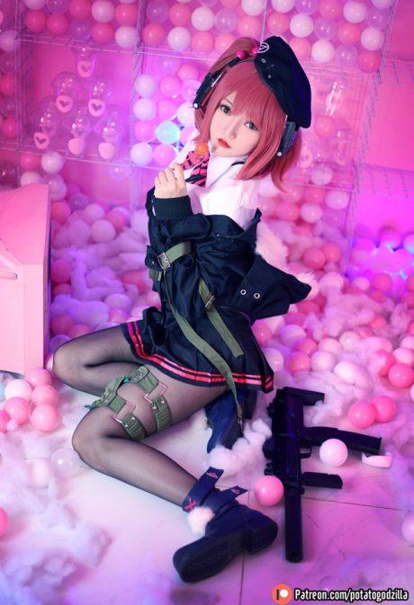 Potato Godzilla少女前线COS：演绎MP7的性感与冷酷魅力
