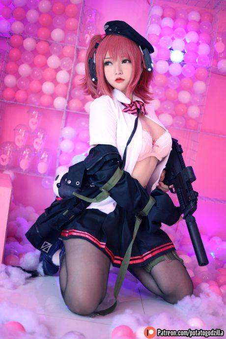 Potato Godzilla少女前线COS：演绎MP7的性感与冷酷魅力