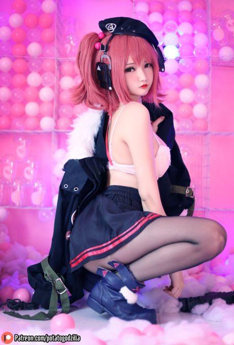 Potato Godzilla少女前线COS：演绎MP7的性感与冷酷魅力