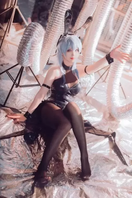 Rakukoo洛洛子新泽西COS：演绎兔耳舰娘的性感与可爱