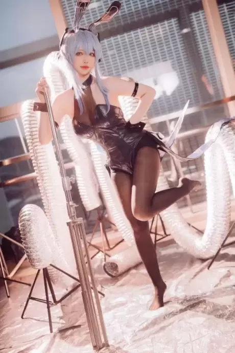 Rakukoo洛洛子新泽西COS：演绎兔耳舰娘的性感与可爱