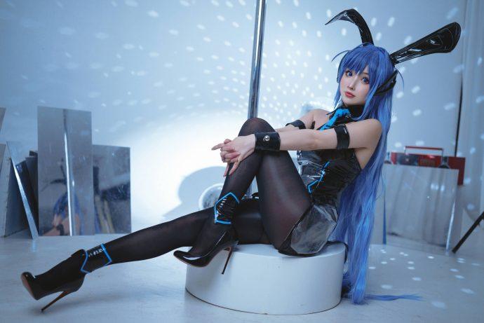 Rioko凉凉子兔女郎COS：演绎碧蓝航线花园的性感与优雅