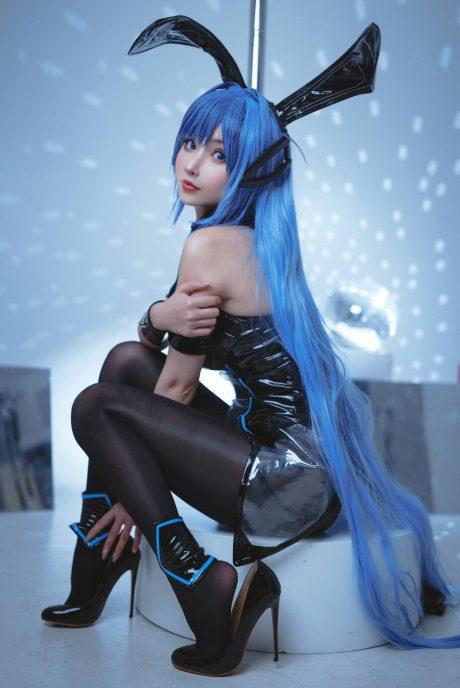Rioko凉凉子兔女郎COS：演绎碧蓝航线花园的性感与优雅