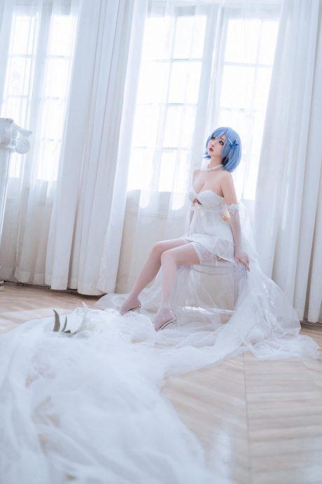 Rioko凉凉子恰巴耶夫COS：再现婚纱版舰娘的美艳动人