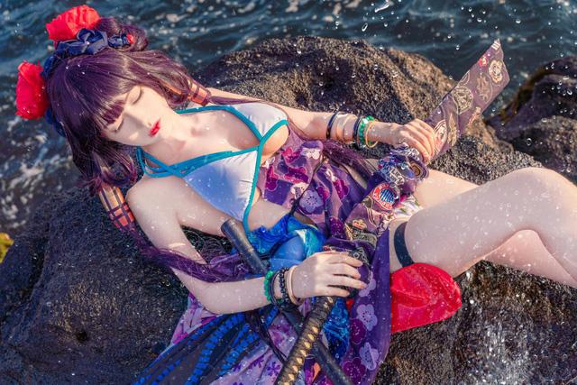 Shika小鹿鹿葛饰应为COS：展现阿荣自由与性感的绝美