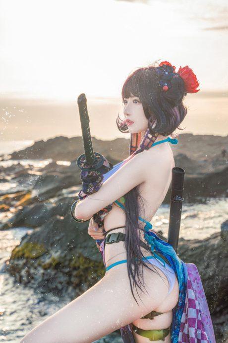 Shika小鹿鹿葛饰应为COS：展现阿荣自由与性感的绝美