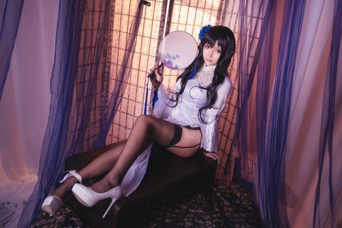 中岛莫之子i少女前线COS：展现玉玲珑95式的性感与优雅