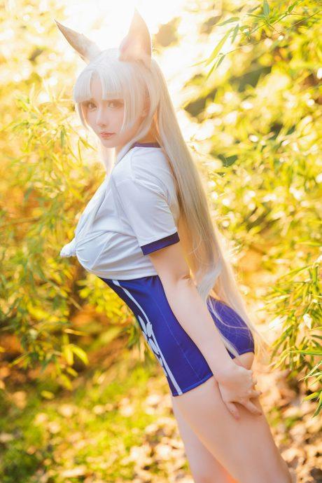 原神星之迟迟COS：演绎死库水版本堂主胡桃的性感与俏皮