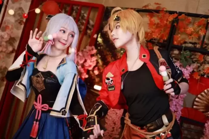 原神神里绫华COS：完美演绎神里大小姐的优雅与性感