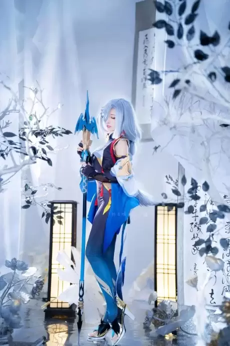 外星嫣子Yan原神COS：完美诠释申鹤仙气与美丽并存的绝美