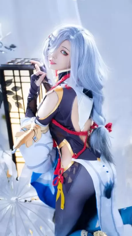 外星嫣子Yan原神COS：完美诠释申鹤仙气与美丽并存的绝美