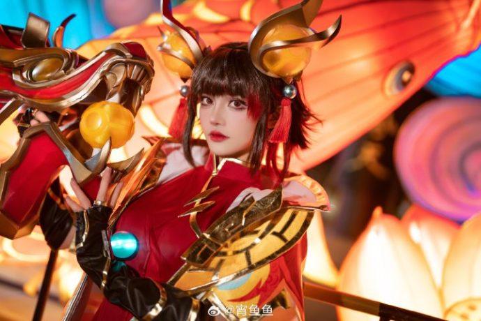 宵鱼鱼泽丽COS：带来的《英雄联盟》新年视觉盛宴