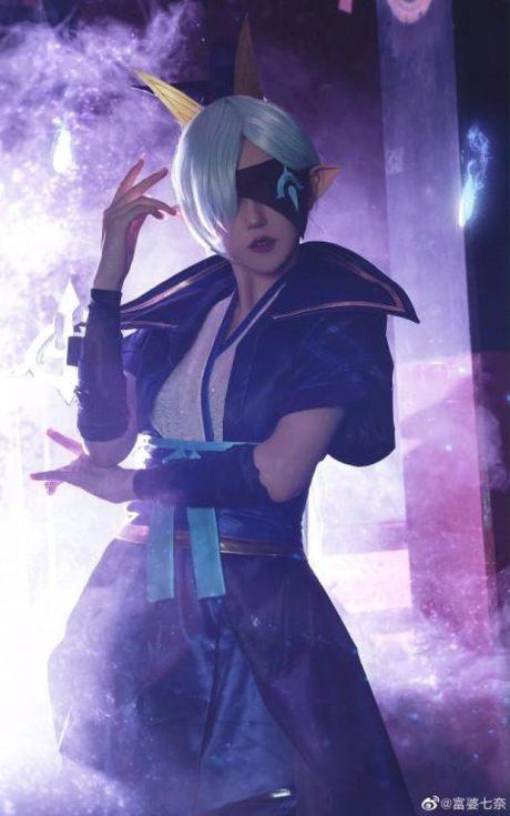 富婆七奈薇恩COS：演绎英雄联盟暗夜中的冷艳与性感