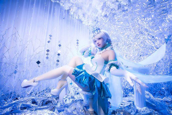 崩坏3琪亚娜COS：Aza_Miyuko完美再现女武神的迷人魅力