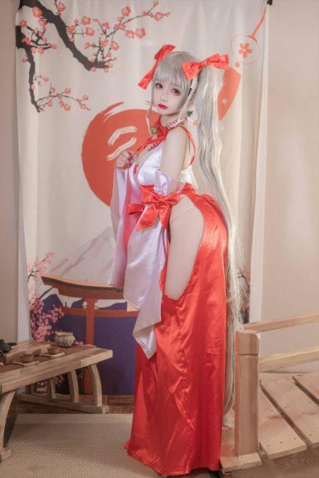 日奈娇碧蓝航线COS：完美演绎巫女可畏的性感与神秘