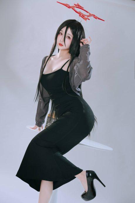 日奈娇羽川莲见COS：诠释家居服正义副部长的温柔治愈