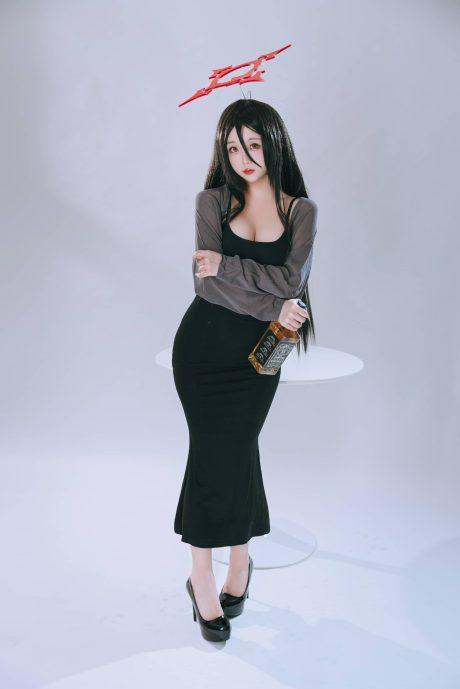 日奈娇羽川莲见COS：诠释家居服正义副部长的温柔治愈