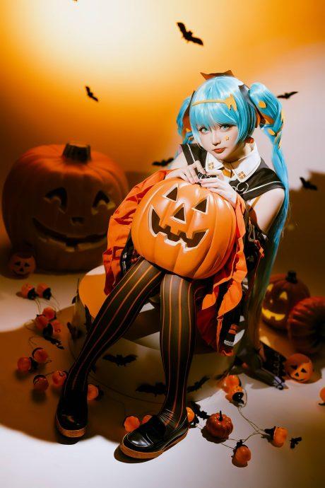 星之迟迟COS：演绎万圣节版初音未来的性感与魅惑