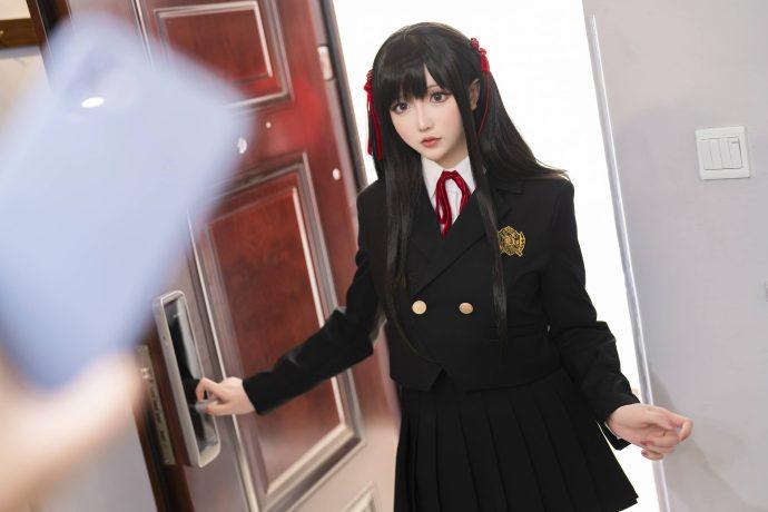 星之迟迟原创COS：完美诠释催眠妹妹紫眸魔力与诱惑之美