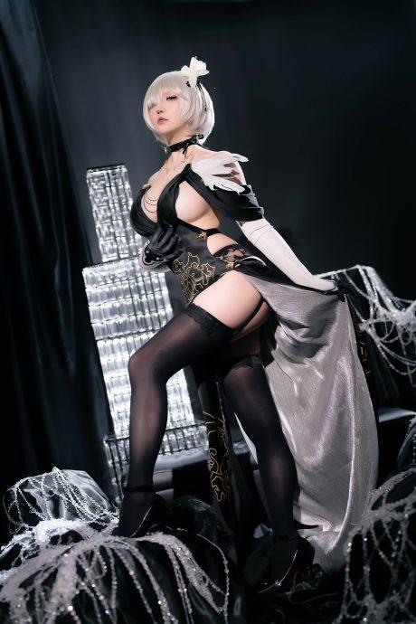 星之迟迟尼尔COS：演绎礼服版尤尔哈2B的性感与优雅