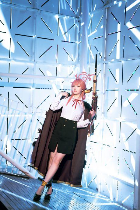 星之迟迟陆八魔爱露COS：完美还原蔚蓝档案的性感学姐