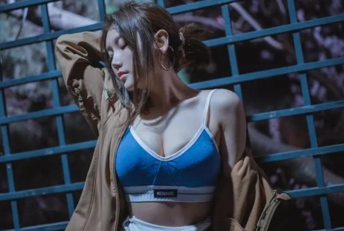 星野咪兔夜晚的桃花cos新作：清新迷人的金牛座美丽灵魂