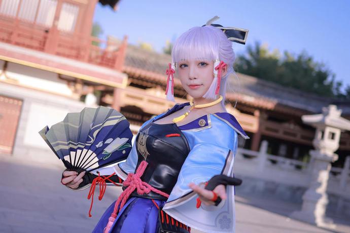 水淼aqua神里绫华cos正片_原神神里绫华cos仿妆图片