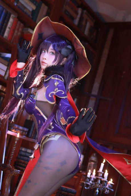 水淼aqua莫娜COS：完美重现原神占星术士的性感与可爱