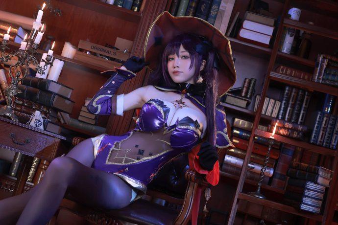水淼aqua莫娜COS：完美重现原神占星术士的性感与可爱
