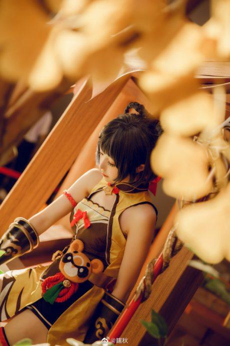 瞎秋香菱COS：完美演绎原神热情火辣的厨娘风采