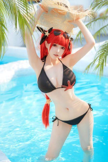 碧蓝航线凛子酱COS：性感可爱的比基尼火奴鲁鲁震撼来袭