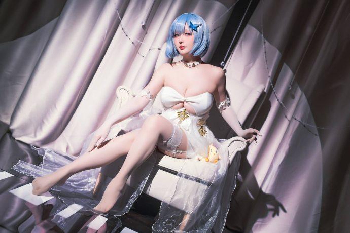 碧蓝航线星之迟迟COS：礼服恰巴耶夫美丽与性感的极致融合