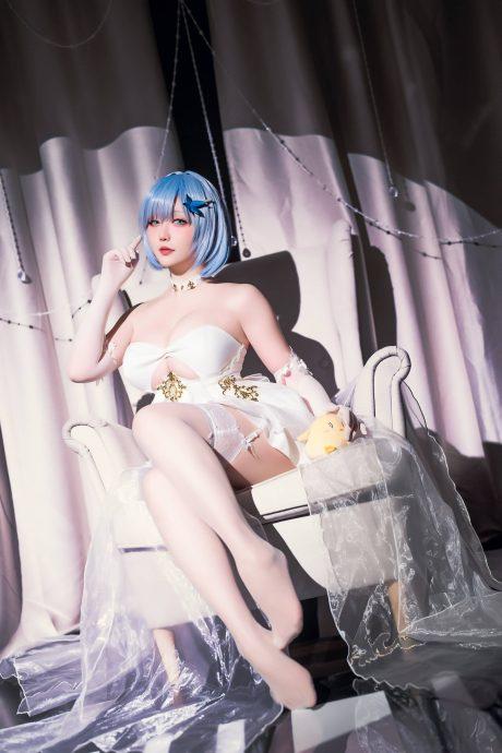 碧蓝航线星之迟迟COS：礼服恰巴耶夫美丽与性感的极致融合