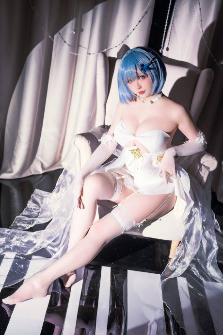 碧蓝航线星之迟迟COS：礼服恰巴耶夫美丽与性感的极致融合