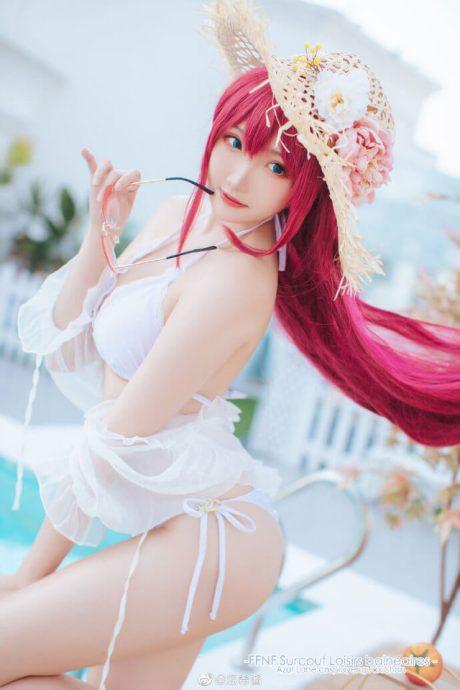 碧蓝航线瓜希酱COS：带你领略比基尼版絮库夫的性感魅力