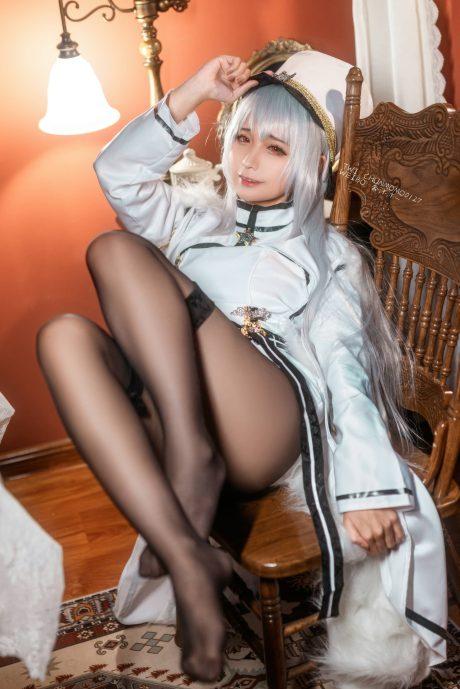 碧蓝航线蠢沫沫COS：演绎战列舰娘甘古特的冷艳与性感