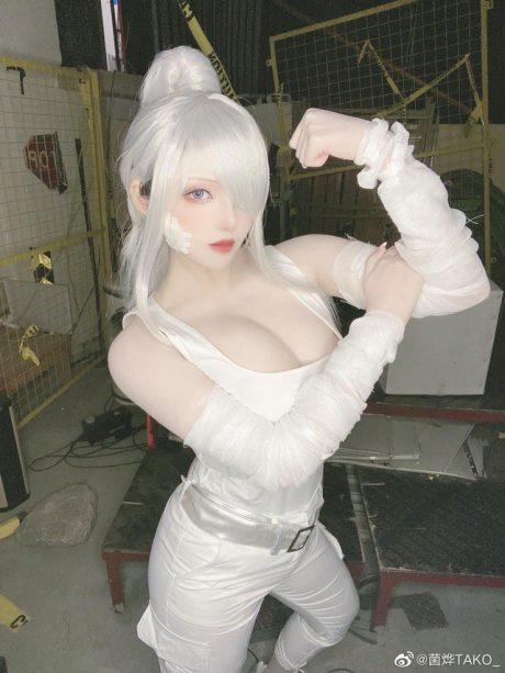 菌烨tako白血球COS：再现性感与力量并存的女神形象
