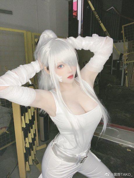 菌烨tako白血球COS：再现性感与力量并存的女神形象