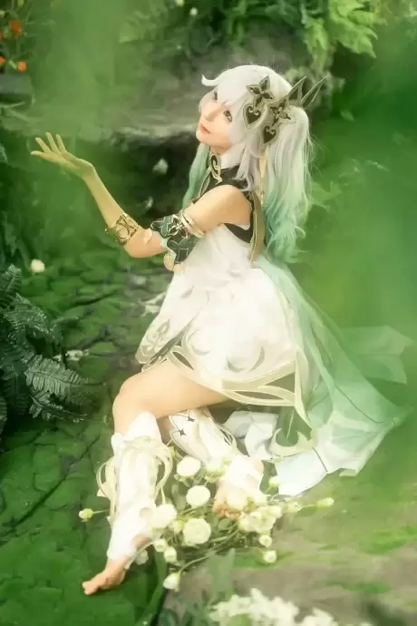 蠢沫沫大慈树王COS：完美演绎原神草神的神秘与性感