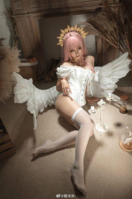 蠢沫沫安琪儿COS：当性感与圣洁相遇，天使也疯狂！