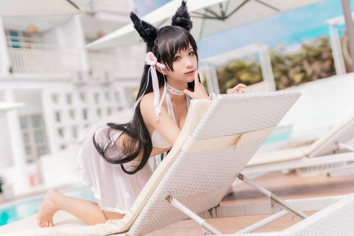 蠢沫沫碧蓝航线COS：展现泳装版爱宕的优雅与性感