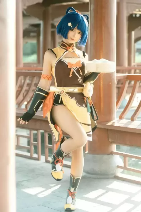 蠢沫沫香菱COS：原神璃月厨娘美食与美貌的双重盛宴