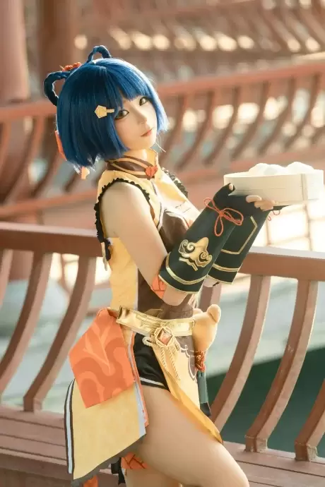蠢沫沫香菱COS：原神璃月厨娘美食与美貌的双重盛宴
